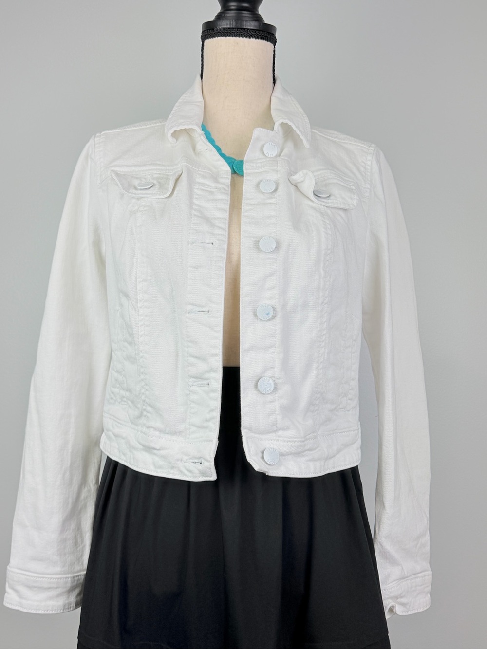 ELLE White Cropped Denim Jacket – Size Small